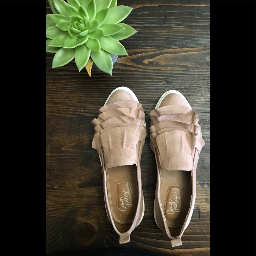 PINK SUEDE FLATS/SHOES